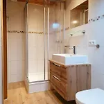 ゲストハウス Gaestehaus Poeppl ウンターヴォッセン