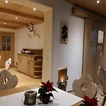 ゲストハウス Gaestehaus Poeppl ウンターヴォッセン