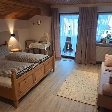 Penzion Gaestehaus Poeppl 3*