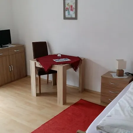 Konukevi Gaestehaus Poeppl 3*