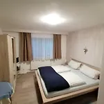 Pensionat Gaestehaus Poeppl 3*
