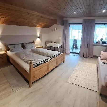 Πανσιόν Gaestehaus Poeppl