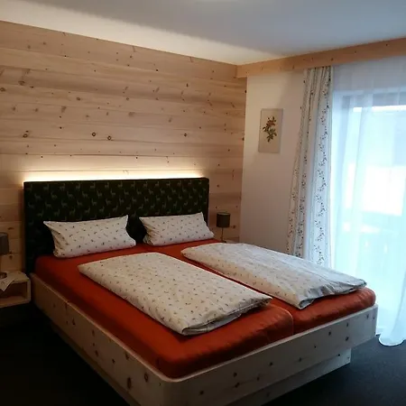 Gaestehaus Poeppl بيت ضيافة Unterwössen